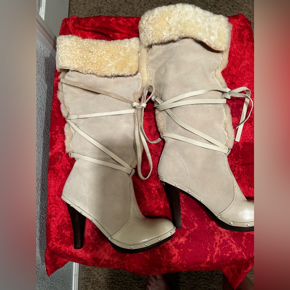 Michael Kors Suede boots , fleece lining.  3 inch heel. Excellent condition - Picture 5 of 6
